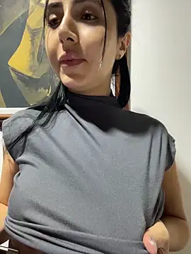 Snapshot of oh_nina chatting on 06-17-26, 12:35 oh nina online show from 06-17-26, 12:35