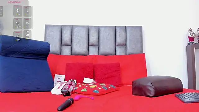 Snapshot of miaroberts69 chatting on 12-20-25, 08:38 miaroberts69 online show from 12-20-25, 08:38