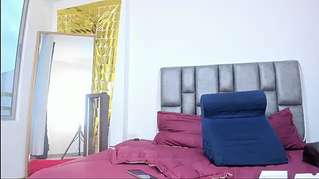 Snapshot of miaroberts69 chatting on 01-11-26, 10:26 miaroberts69 online show from 01-11-26, 10:26