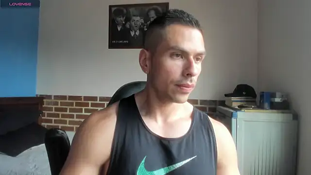 Snapshot of justinkarter chatting on 07-08-26, 04:22 justinkarter online show from 07-08-26, 04:22