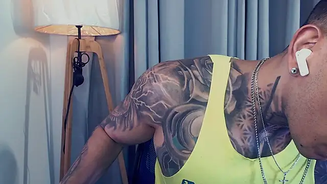 Snapshot of Shane_Clay chatting on 09-19-25, 10:32 Shane Clay online show from 09-19-25, 10:32