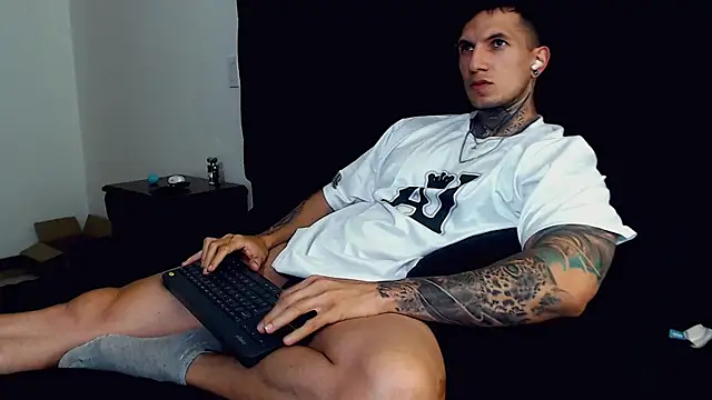 Snapshot of Shane_Clay chatting on 09-25-25, 09:18 Shane Clay online show from 09-25-25, 09:18