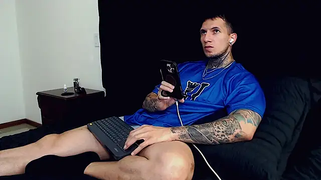 Snapshot of Shane_Clay chatting on 10-02-25, 08:49 Shane Clay online show from 10-02-25, 08:49