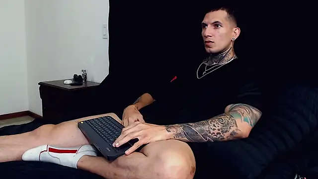 Snapshot of Shane_Clay chatting on 10-07-25, 02:36 Shane Clay online show from 10-07-25, 02:36