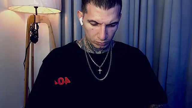 Snapshot of Shane_Clay chatting on 10-14-25, 01:01 Shane Clay online show from 10-14-25, 01:01