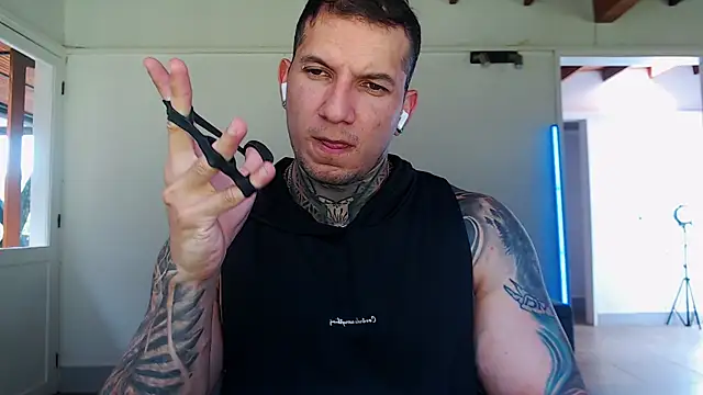 Snapshot of Shane_Clay chatting on 05-14-26, 06:26 Shane Clay online show from 05-14-26, 06:26