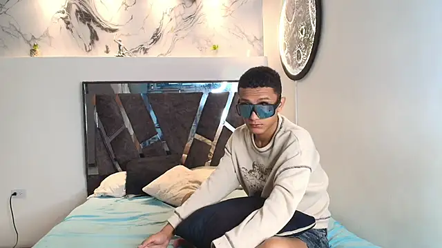 TWINKS FRIENDS online show from 11-11-25, 07:41