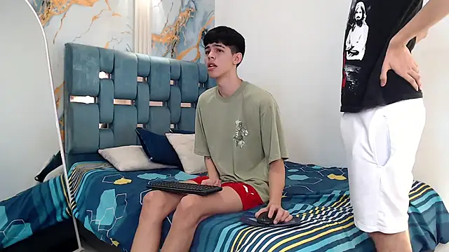 TWINKS FRIENDS online show from 02-12-26, 01:17