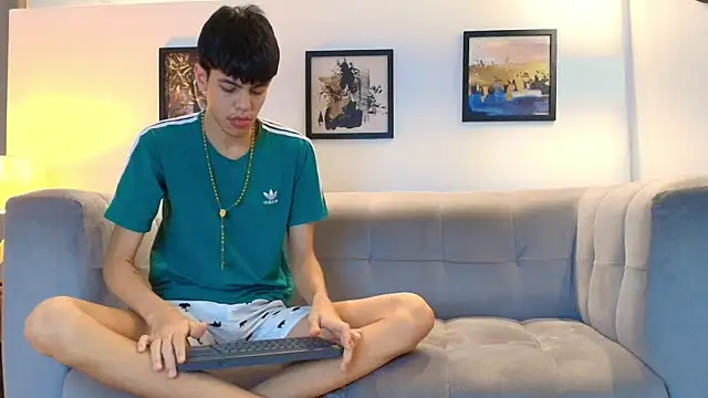 TWINKS FRIENDS online show from 03-26-26, 01:17