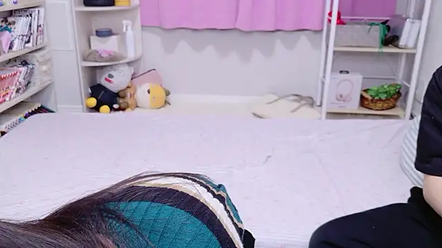 OSUSHI-CHAN online show from 03-18-26, 04:54