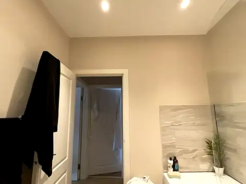 Snapshot of FrancescaXO chatting on 10-16-25, 01:23 FrancescaXO online show from 10-16-25, 01:23