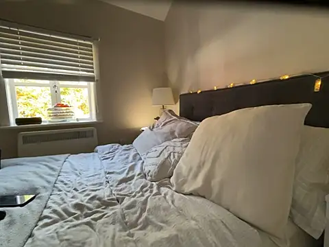 Snapshot of FrancescaXO chatting on 10-22-25, 12:05 FrancescaXO online show from 10-22-25, 12:05