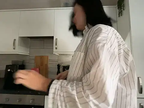 Snapshot of FrancescaXO chatting on 10-29-25, 08:27 FrancescaXO online show from 10-29-25, 08:27