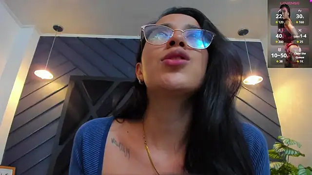 zoe martins  online show from 10-20-25, 05:24