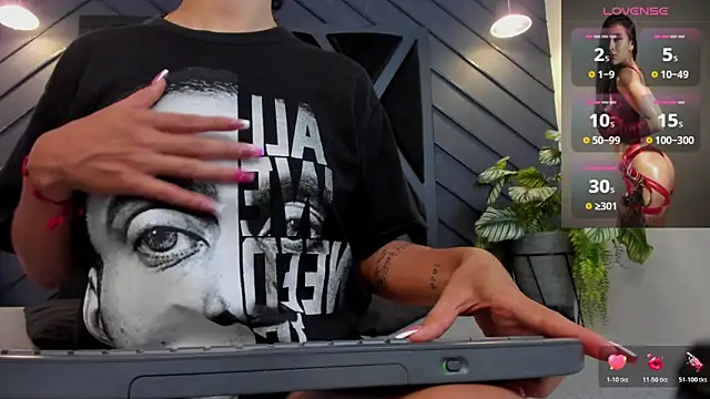 Snapshot of zoe_martins_ chatting on 10-29-25, 05:25 zoe martins online show from 10-29-25, 05:25