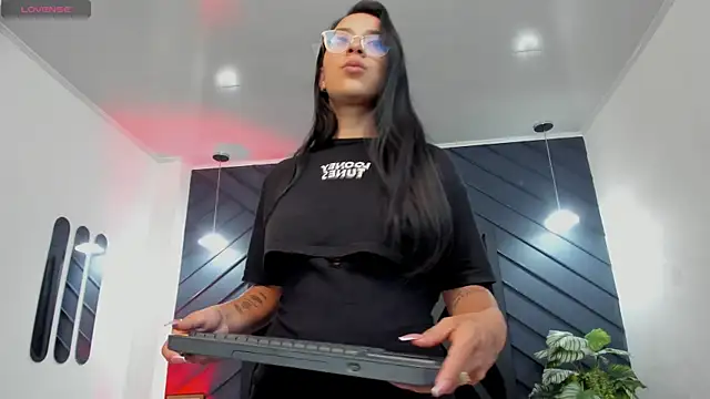 zoe martins  online show from 01-08-26, 05:15