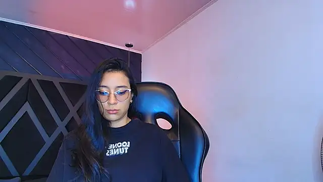 Snapshot of zoe_martins_ chatting on 04-19-26, 01:21 zoe martins online show from 04-19-26, 01:21