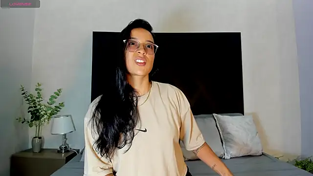Snapshot of zoe_martins_ chatting on 06-09-26, 05:35 zoe martins online show from 06-09-26, 05:35