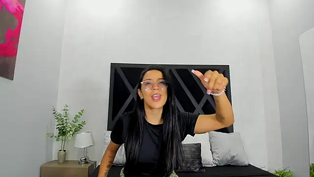 Snapshot of zoe_martins_ chatting on 06-17-26, 05:36 zoe martins online show from 06-17-26, 05:36