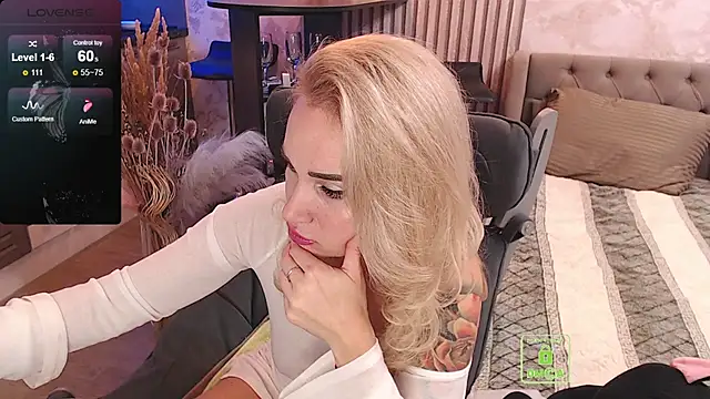 FreeBerryMILF online show from 12-14-25, 08:35