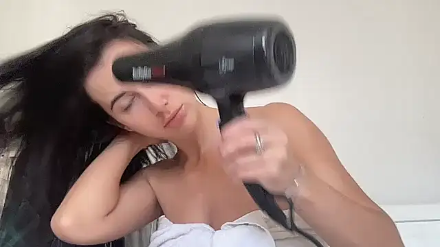 Snapshot of Talyo19 chatting on 09-23-25, 09:01 Talyo19 online show from 09-23-25, 09:01