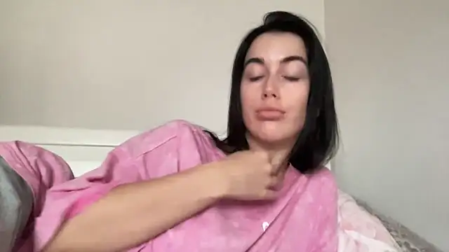 Snapshot of Talyo19 chatting on 10-24-25, 09:28 Talyo19 online show from 10-24-25, 09:28