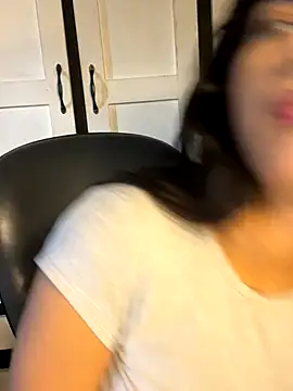 chicachocolate01 online show from 11-03-25, 06:31