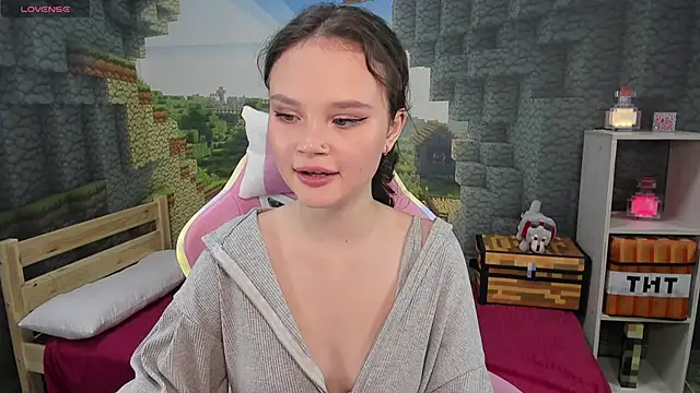 EmilyChaves online show from 10-18-25, 03:57