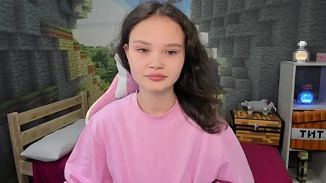 EmilyChaves online show from 10-20-25, 08:09