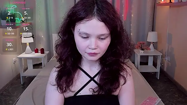EmilyChaves online show from 06-11-26, 10:13
