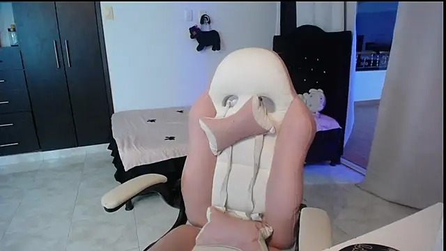 Snapshot of Elizabeth_rose02 chatting on 10-09-25, 11:25 Elizabeth rose02 online show from 10-09-25, 11:25