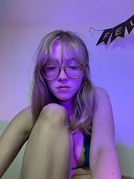 Snapshot of ReenKitty chatting on 10-22-25, 04:46 ReenKitty online show from 10-22-25, 04:46