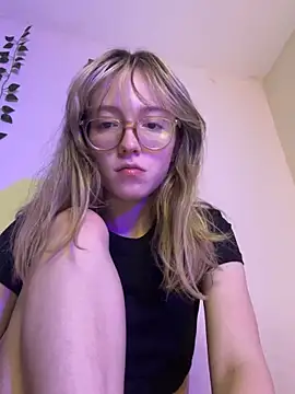 Snapshot of ReenKitty chatting on 11-20-25, 04:23 ReenKitty online show from 11-20-25, 04:23