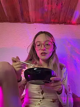 Snapshot of ReenKitty chatting on 03-26-26, 05:13 ReenKitty online show from 03-26-26, 05:13