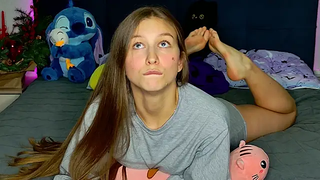 MissEmilyMiller online show from 12-22-25, 07:33