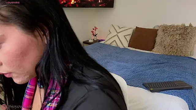 Snapshot of Evelyn__16 chatting on 11-29-25, 02:31 Evelyn 16 online show from 11-29-25, 02:31