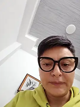 Daniela Leonn online show from 11-24-25, 05:23