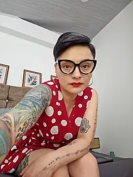 Daniela Leonn online show from 11-25-25, 07:25