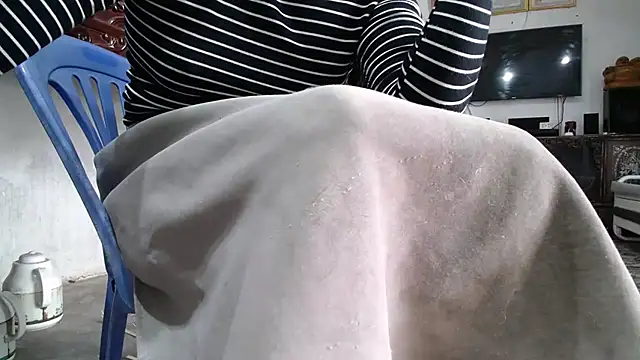 Snapshot of Elisa24 chatting on 11-22-25, 01:26 Elisa24 online show from 11-22-25, 01:26