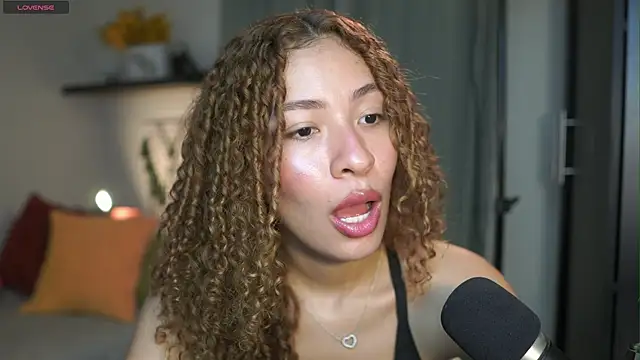 Snapshot of isabella-garcia- chatting on 09-11-25, 12:11 isabella-garcia- online show from 09-11-25, 12:11