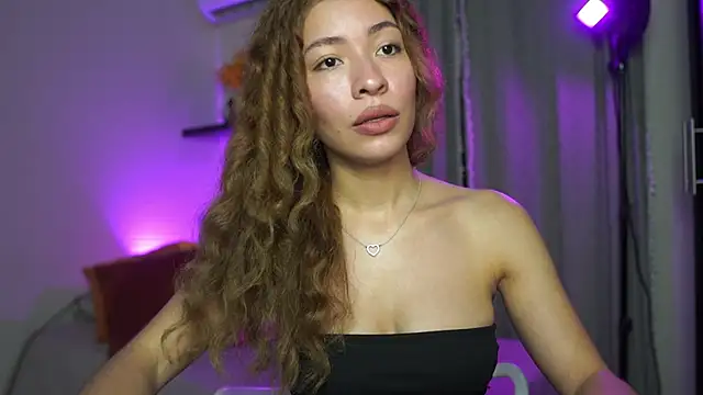 Snapshot of isabella-garcia- chatting on 09-25-25, 02:15 isabella-garcia- online show from 09-25-25, 02:15