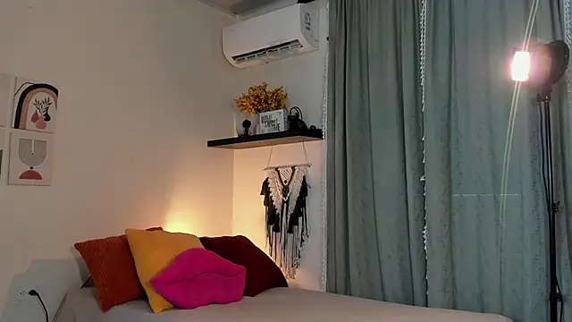 Snapshot of isabella-garcia- chatting on 09-28-25, 08:36 isabella-garcia- online show from 09-28-25, 08:36