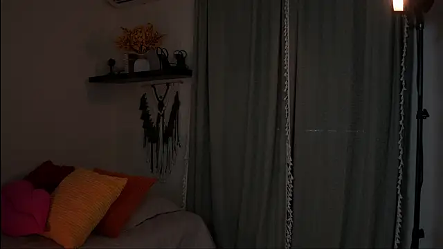 Snapshot of isabella-garcia- chatting on 10-26-25, 06:36 isabella-garcia- online show from 10-26-25, 06:36