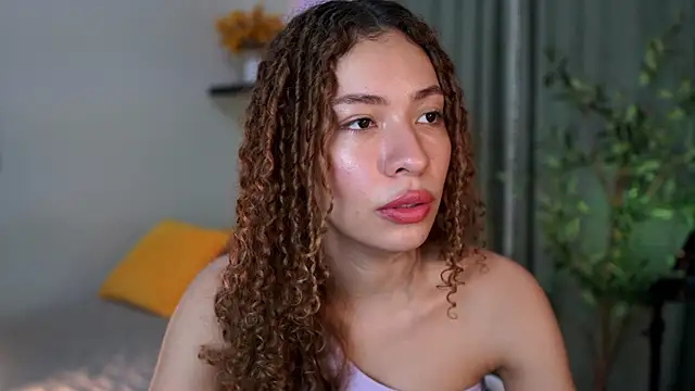 Snapshot of isabella-garcia- chatting on 11-10-25, 11:04 isabella-garcia- online show from 11-10-25, 11:04