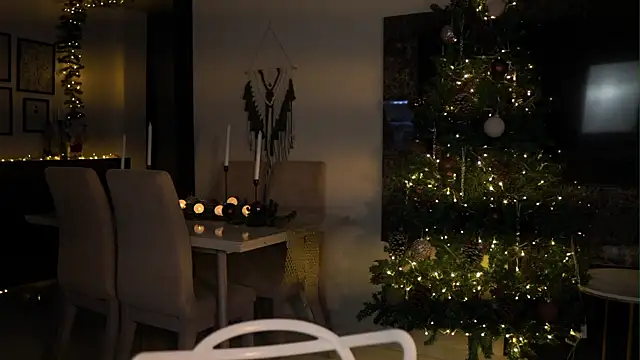 Snapshot of isabella-garcia- chatting on 12-03-25, 12:51 isabella-garcia- online show from 12-03-25, 12:51