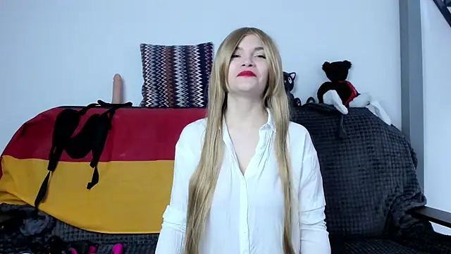 Snapshot of Katherine_Twilight chatting on 01-17-25, 03:43 Katherine Twilight online show from 01-17-25, 03:43