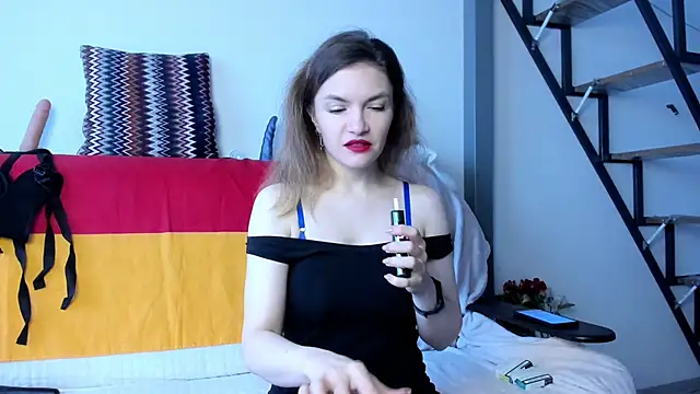 Snapshot of Katherine_Twilight chatting on 02-02-25, 07:30 Katherine Twilight online show from 02-02-25, 07:30