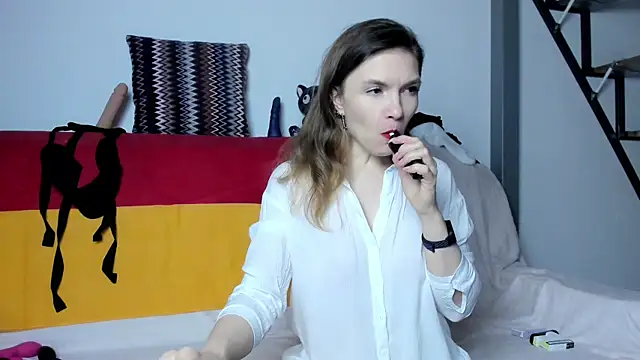 Snapshot of Katherine_Twilight chatting on 02-21-25, 03:54 Katherine Twilight online show from 02-21-25, 03:54