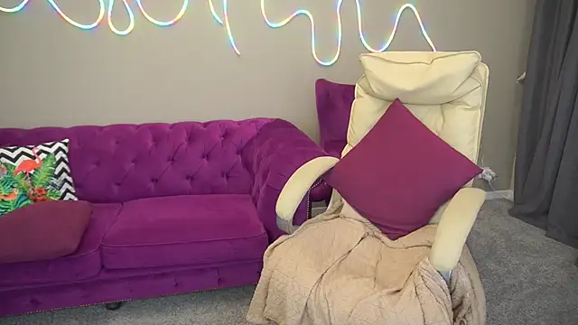 BellaLaPetit online show from 10-07-25, 01:14