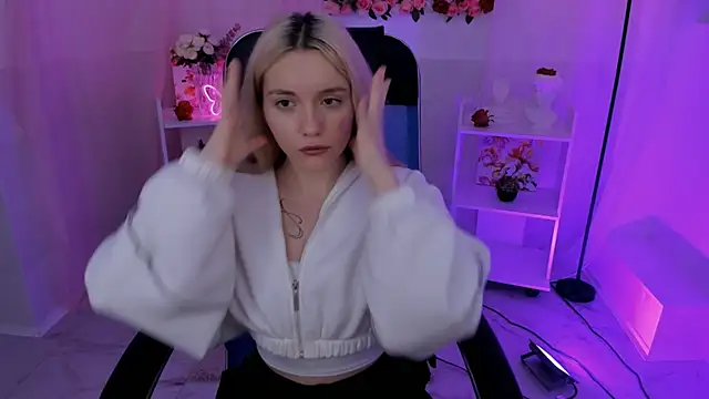 Snapshot of AuroraWrenfield chatting on 09-23-25, 05:10 AuroraWrenfield online show from 09-23-25, 05:10